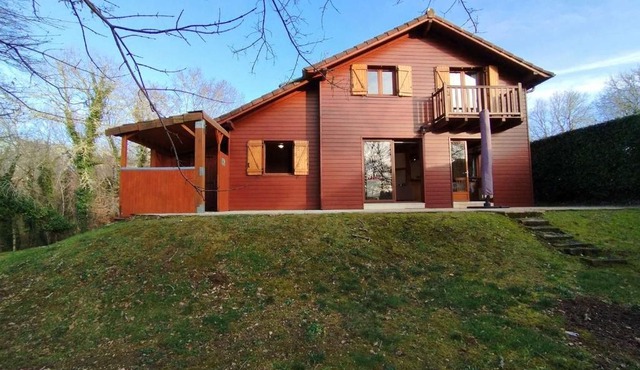 Chalet cosy au vert pour 6 avec piscine et Wi-Fi, proche Souillac - FR-1-828-3