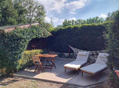 Chalet cosy avec terrasse & hamac, calme, proche plage, parking, NC Properties