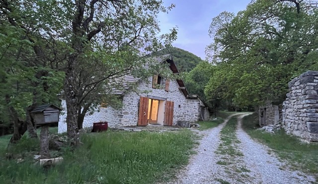 Chalet d'Alpage d'exception, absolute seclusion at 1000 m altitude in the Alps