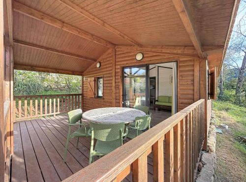 Chalet dans résidence de vacances avec piscine
