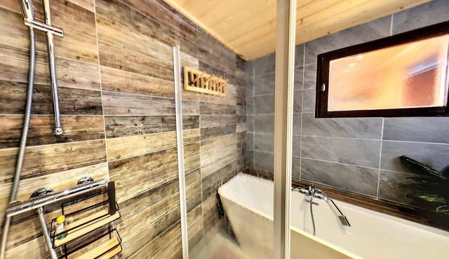 Chalet, Ground floor, balcony, fireplace or stove, tv, ski locker, 150m², Le Corbier