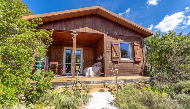 Chalet 'Japon' with Mountain Views, Shared Pool and Private Terrace