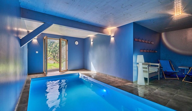 Chalet 'L'Ecrin De Venosc' with Mountain View, Private Terrace and Wi-Fi