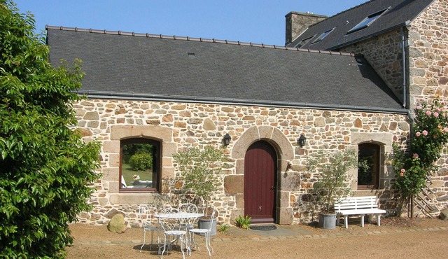 Character house in a restored farmhouse facing the sea. Close to a beach.