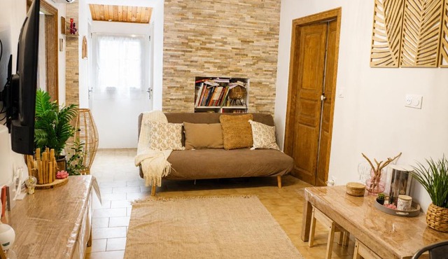 Charmant appartement climatisé proche des plages et en plein coeur village