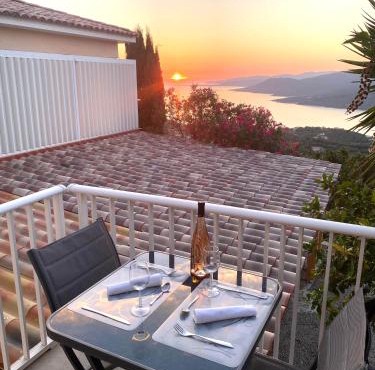 Charmant appartement 3 étoiles entièrement rénové "U Nidu" vue sur le Golfe de Valinco à Viggianello près de Propriano