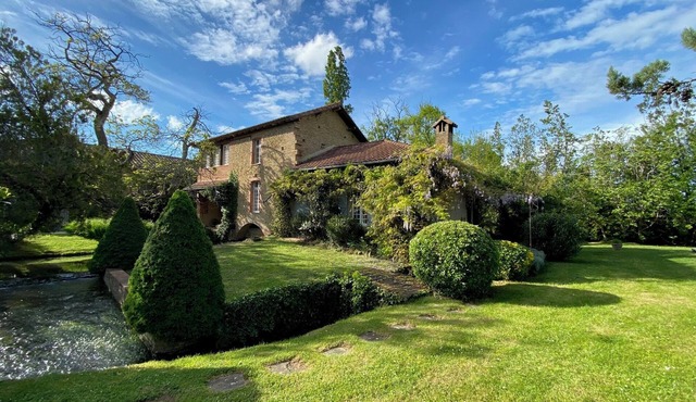 Charming 17th century mill, swimming pool and river