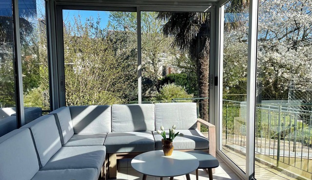 Charming 4-bedroom house with garden, close to shops and bus stop