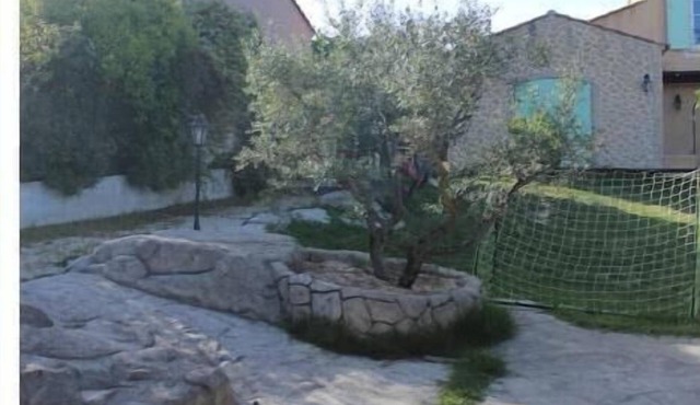 Charming air-conditioned studio with pool between Aix-en-Provence and Marseille