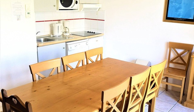 Charming Chalet in Les Flocons du Soleil - 3 Rooms, 7 Guests, Pool & Sauna Access