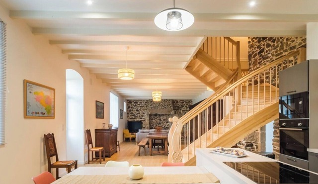 Charming cottage in the countryside (6 bedrooms)