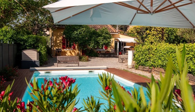Charming cottage with large pool, garden & views of Pyrénées, near Carcassonne