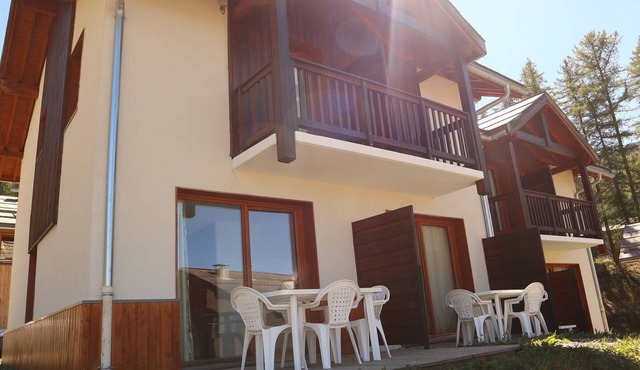 Charming Duplex Chalet with Pool, Sauna, Hammam, Near Slopes - Sleeps 6