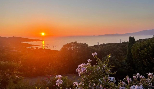Charming family villa with exceptional view of the Iles Sanguinaires