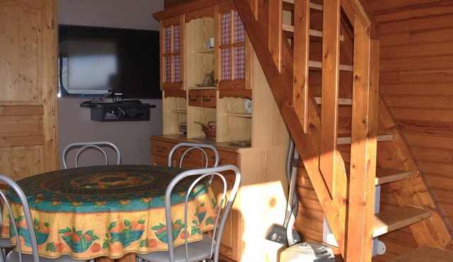 Charming South-Facing Chalet with Garden, Terrace, and All Amenities in Font-Romeu