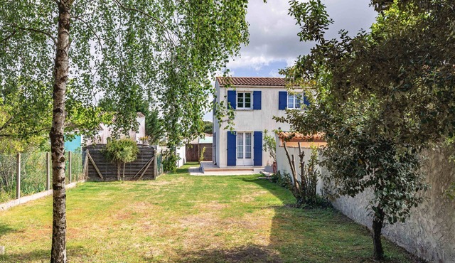 Charming Family Holiday Home with Private Terrace and Garden