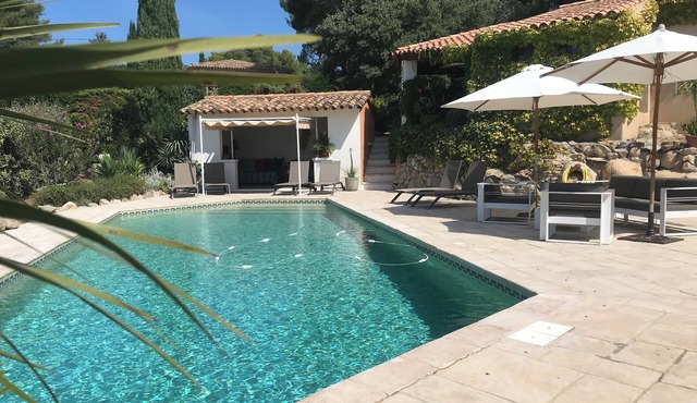 Charming Provencal house, Villa Le Peiral with swimming pool and Sainte-Victoire view