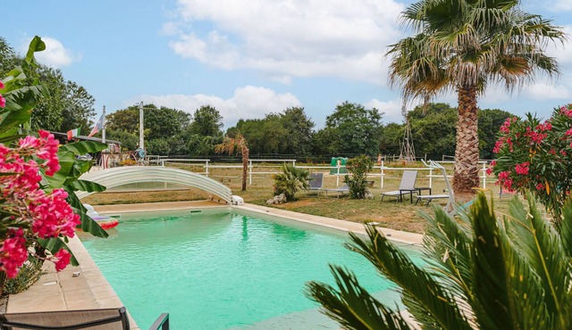 Charming Gîte near La Rochelle with Shared Pool, Wi-Fi, and Air Conditioning