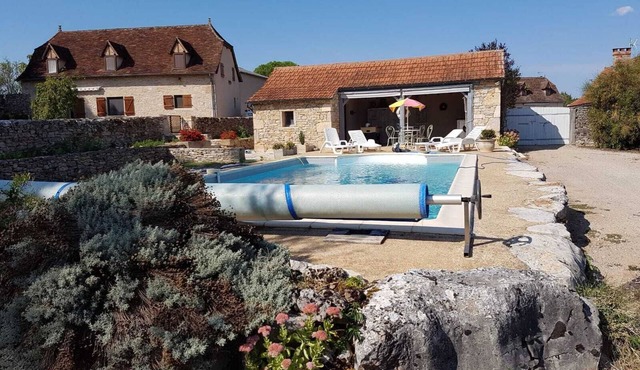 Charming gîte with swimming pool in the Parc naturel des Causses du Quercy.