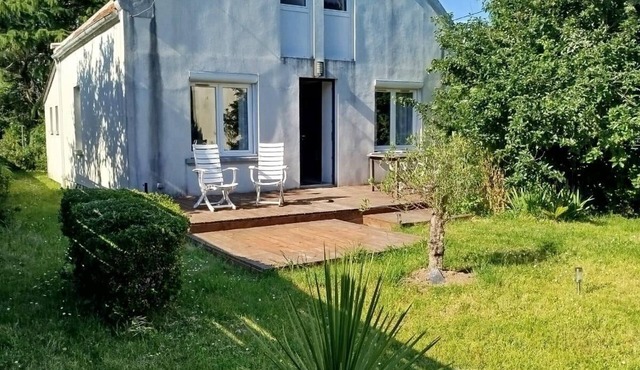 Charming house with garden near the sea