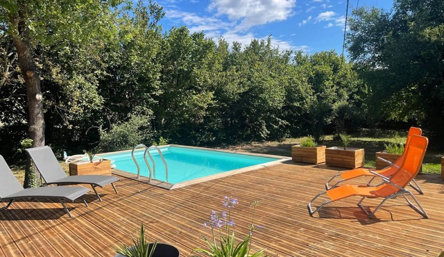 Charming house with swimming pool at the foot of Mont Ventoux