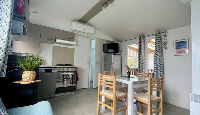 Charming Mobile Home in Les Mathes, Close to La Palmyre Zoo