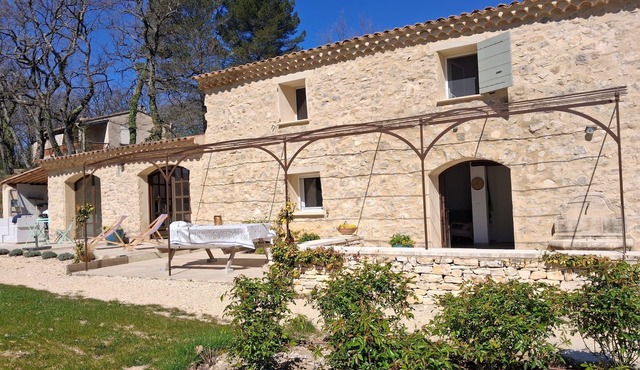 Charming property in the heart of Provence luberon nature