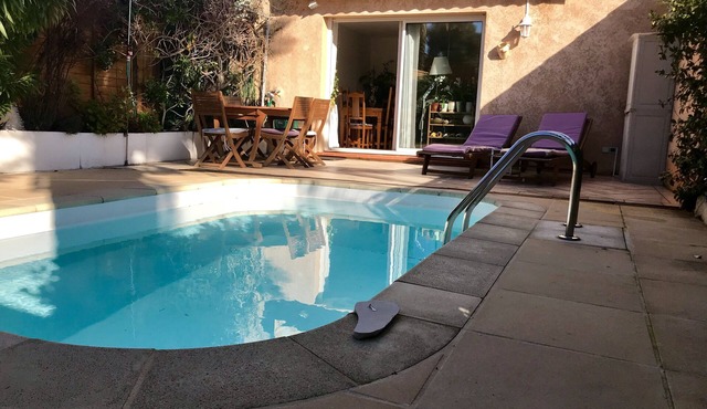 Charming Provencal villa facing south with swimming pool