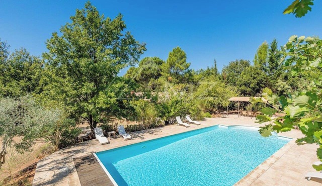 Charming Provencal house with Wifi Fibre and alarmed swimming pool 6mx12m.