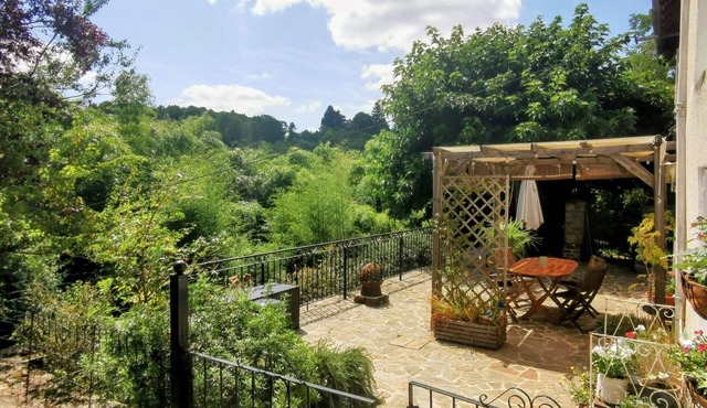 Charming self-catering cottage in a Plus Beau Village, near Pompadour.