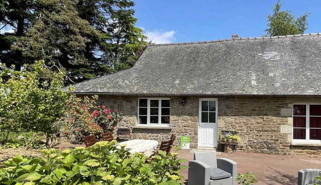 Charming stone cottage in the heart of Normandy with garden and BBQ