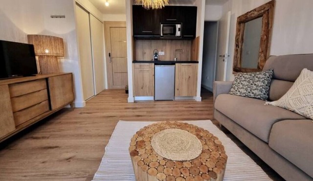 Charming studio 1 km from the beach with swimming pool.