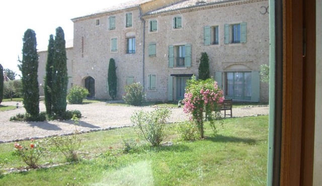 Charming studio in Valensole with pool access