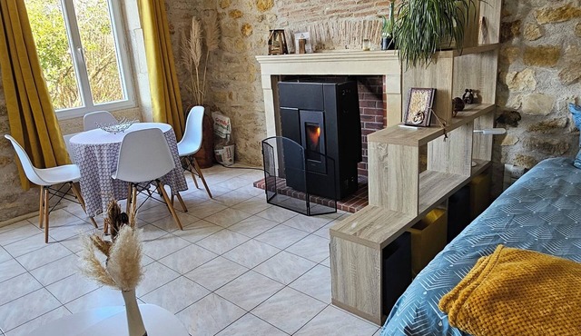 Charming Studio with 1 hectare pond in a quiet location