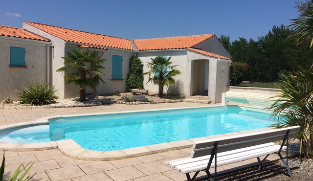Charming Villa “Maison Piscine et Nature” with Private Pool, Terraces, and Garden