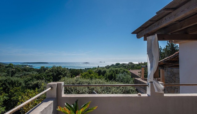 Charming villa with breathtaking views of the superb Palombaggia beach