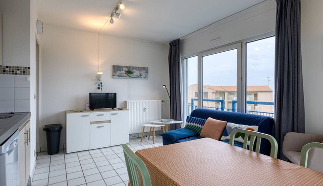 Châtelaillon-Plage: Sea view apartment for 2 with pool