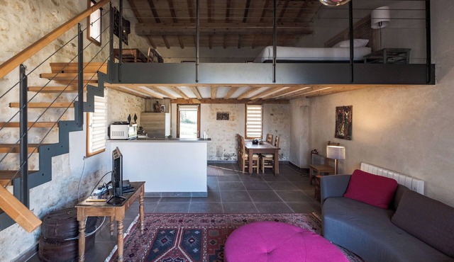 Chic and spacious self-catered loft cottage, ideal for work or romantic getaway
