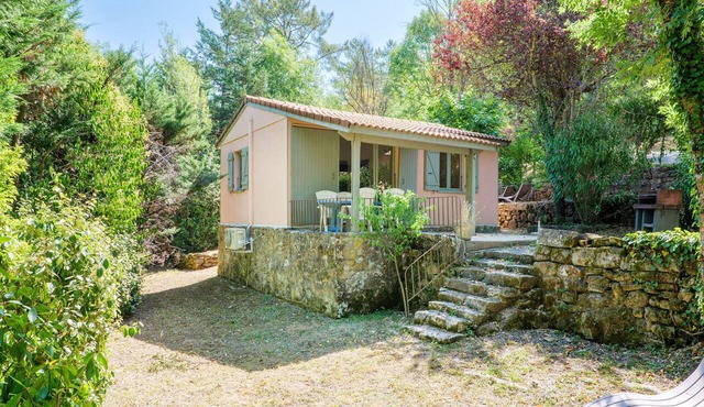 “Comfort Shared Pool” Chalet with Pool, Shared Terrace, and Wi-Fi