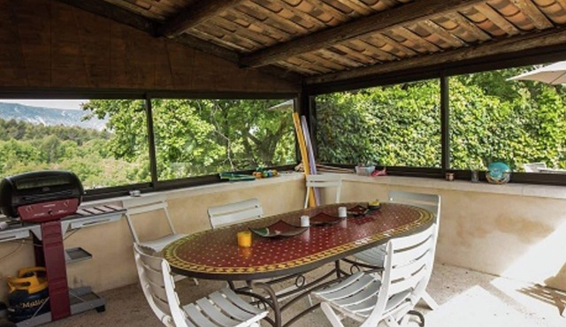 Comfortable gîte in Oppede, France