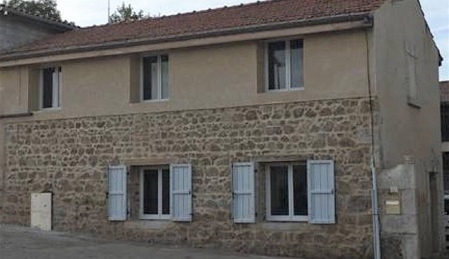 Comfortable house large capacity