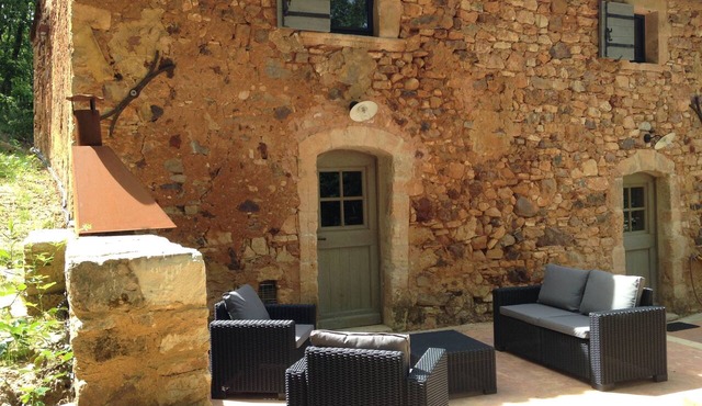Comfortable restored Cabanon ocrier with shared pool - 6 people