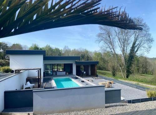 Contemporary house, absolute quiet in nature