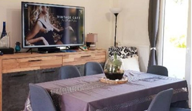 Cosy town house - 2 bedrooms - quiet with garden