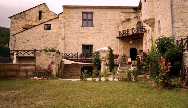 Cottage 200m2 for 8/12 people in castle of st chamarand
