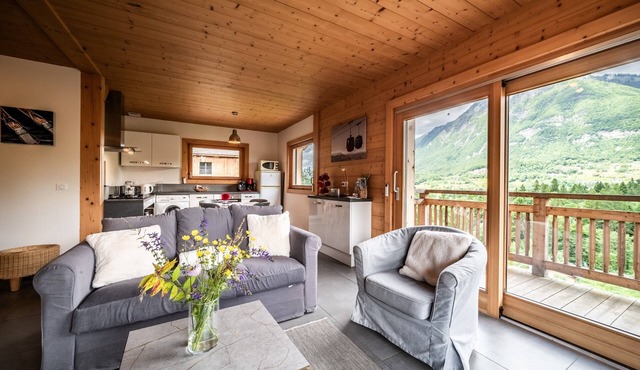 Cottage 'Côté Giffre' with Lake View, Private Terrace and Wi-Fi