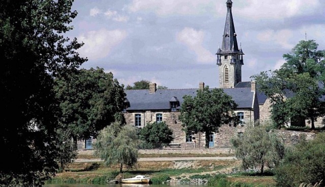 Cottage 'Randonnées À Sert' with Private Garden and Wi-Fi