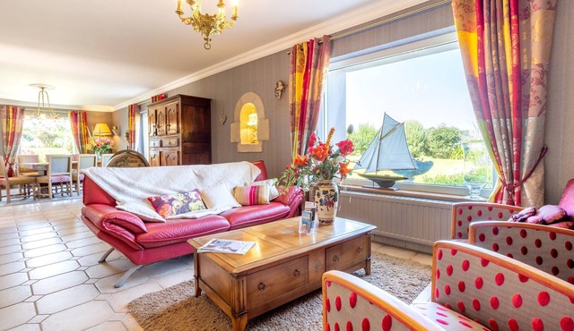 Cottage "Ty Pemorc'h" with Private Terrace, Shared Garden and Wi-Fi