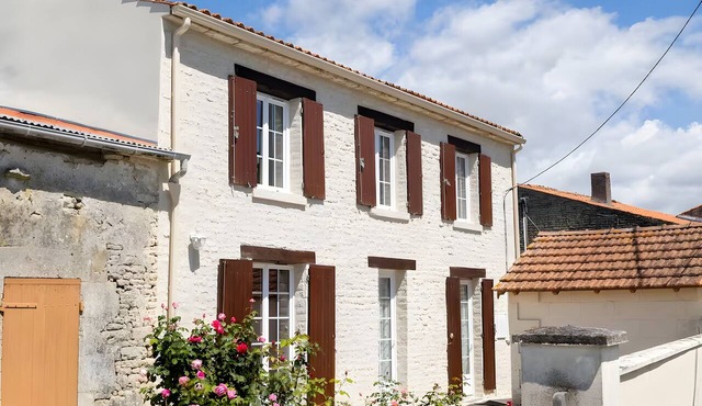 Country House “La Demeure D'Elles” with Private Terrace and Garden