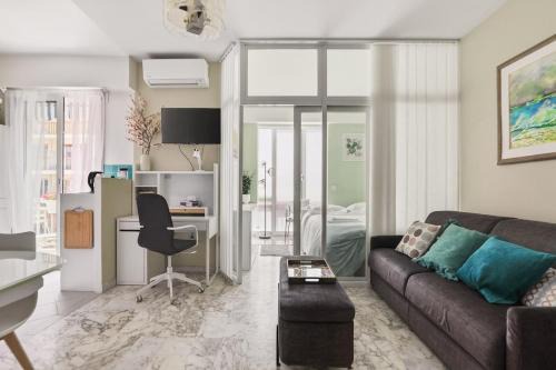 Cozy 1BR flat with balcony - 5 min to tram station